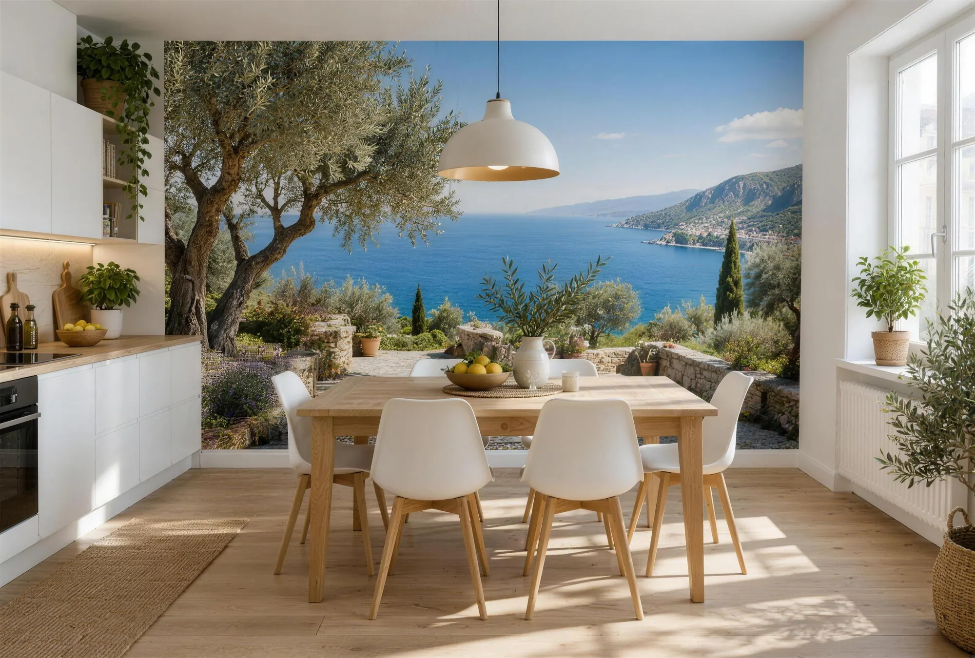 Kuhinja sa trpezarijom i foto tapetom mediteranske obale na zidu iza stola