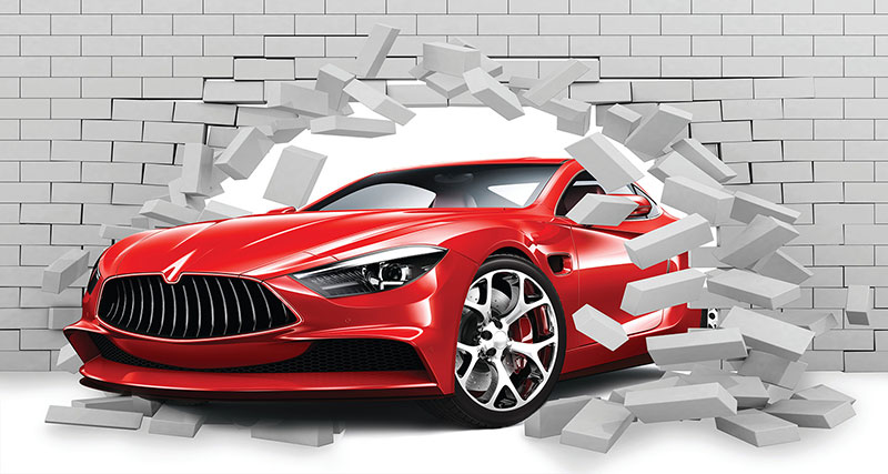 Ceo dezen Crveni automobil kroz sivu ciglu