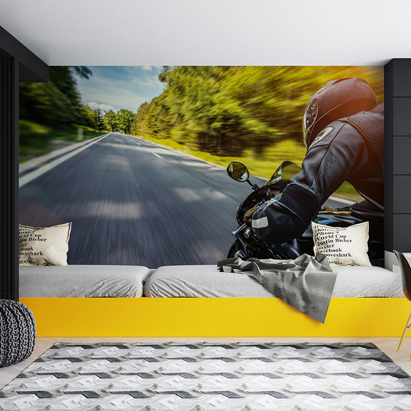 Foto tapeta Vožnja motorom kroz zelenilo na zidu